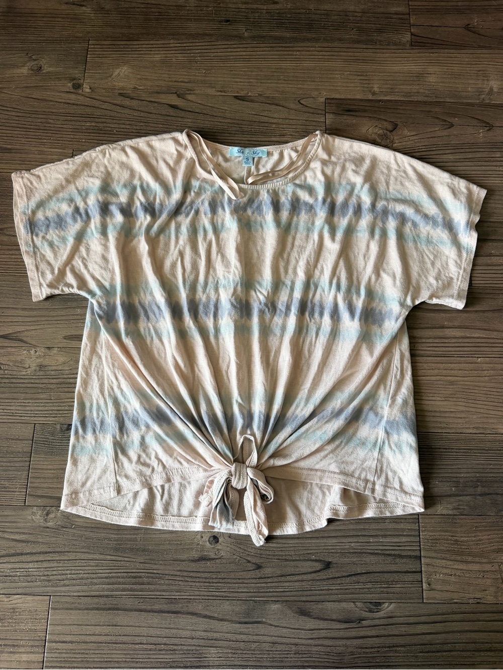 She + Sky Tie-Front Short Sleeve Top